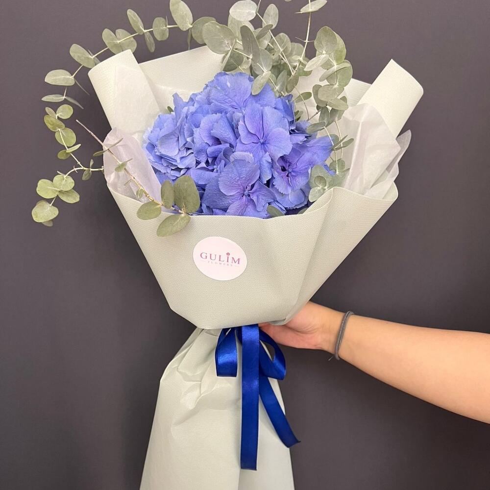 Букет комплимент из гортензий и эвкалипта