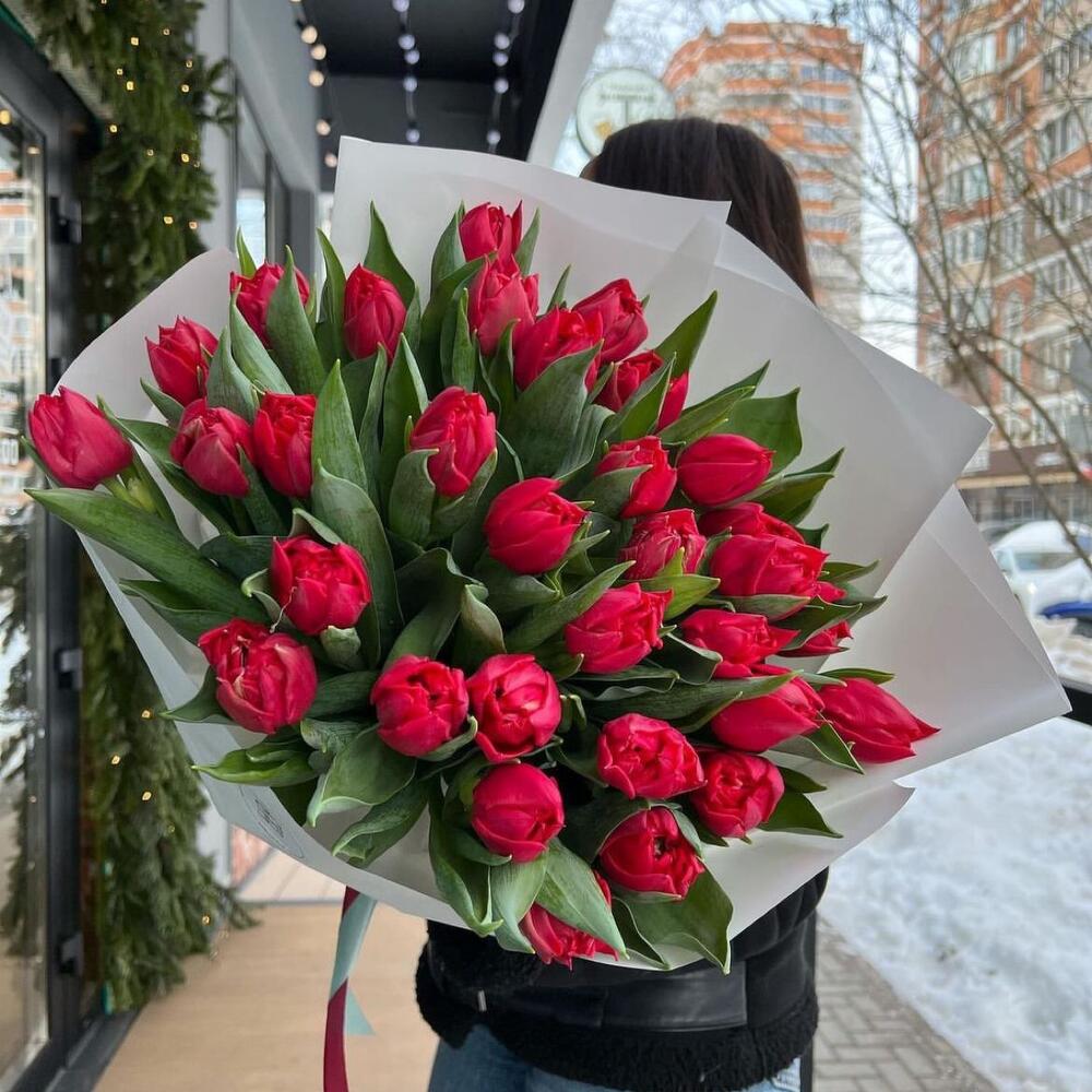Букет из 31 красных Тюльпанов