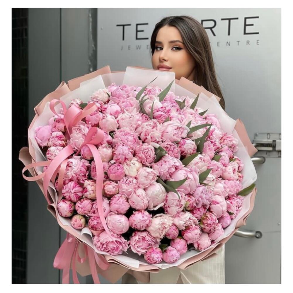 Букет из 101 пион