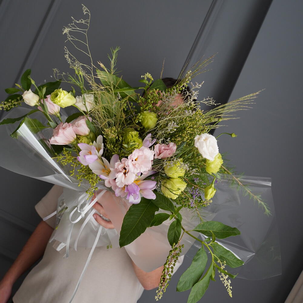 Макси из зелени и эустом